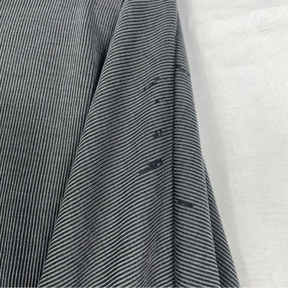 Umgee Short Sleeve V Neck Top - Picture 8 of 9